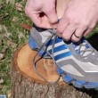 VIDEO YouTube - A cosa servono quei buchi in più nelle scarpe? Segreto svelato 07