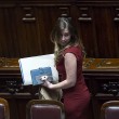 Maria Elena Boschi "Madonna delle Riforme": la più baciata dai parlamentari