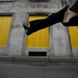 "Nessuno tocchi Milano": in migliaia a ripulire muri e scritte dei black bloc 4