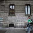"Nessuno tocchi Milano": in migliaia a ripulire muri e scritte dei black bloc 09