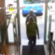 VIDEO YouTube. Napoli, rapinano supermercato, si ribaltano con auto durante fuga4