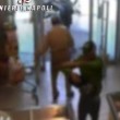 VIDEO YouTube. Napoli, rapinano supermercato, si ribaltano con auto durante fuga2