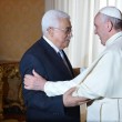 Papa Francesco abbraccia Abu Mazen: "Lei sia angelo della pace"03