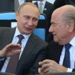Fifa, Putin la butta in politica: "Sto con Blatter contro gli Usa"