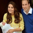 VIDEO YouTube - Royal girl, prima FOTO con Kate Middleton e William8