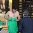 Matteo Salvini: "spogliarello" dopo il comizio, si sfila la maglietta FOTO