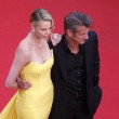 Cannes, Sean Penn e Charlize Theron mano nella mano sul red carpet10