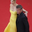 Cannes, Sean Penn e Charlize Theron mano nella mano sul red carpet08