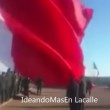 VIDEO YouTube: Messico, soldato impigliato in maxi-bandiera "vola" in aria 6