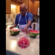 VIDEO YouTube - Come tagliare il cocomero a pezzettini... velocemente4