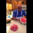 VIDEO YouTube - Come tagliare il cocomero a pezzettini... velocemente5
