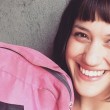 Gen Blau, la studentessa Usa "fidanzata" con il suo zaino rosa: FOTO Instagram