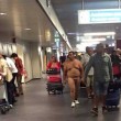 Fiumicino, uomo nudo nel Terminal 3 dell'aeroporto FOTO 1