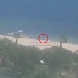 Attentato in Tunisia, spari in spiaggia: riprese di un turista 03