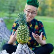 Un ananas in testa: la pettinatura di uno studente per una scommessa persa FOTO 2