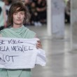 Il modello in passerella: "Uccidete Angela Merkel". Lo stilista gli da un pugno01