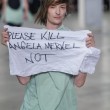 Il modello in passerella: "Uccidete Angela Merkel". Lo stilista gli da un pugno02