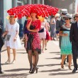 Ascot, cappelli bizzarri: fiori e ombrellini sulla testa delle ladies FOTO