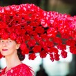 Ascot, cappelli bizzarri: fiori e ombrellini sulla testa delle ladies FOTO 2