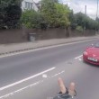 VIDEO YouTube. Gb: insulta automobilista e subito dopo cade dalla bici2