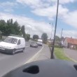 VIDEO YouTube. Gb: insulta automobilista e subito dopo cade dalla bici4