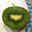 La mela-gufo, il kiwi-Batman, la fragola-farfalla: l'ortofrutta più strana in 22 FOTO