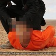 Isis, nuovo video: "spie" crocifisse, arti amputati FOTO