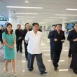 Corea del Nord, Kim Jong-un con la moglie al nuovo aeroporto FOTO 4