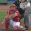 VIDEO YouTube - Brett Lawrie spezza mazza da baseball e colpisce tifosa in testa7
