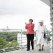 Angela Merkel accoglie la regina Elisabetta con la stessa giacca del G7 FOTO 2