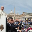 Piazza San Pietro, 100 mila scout da Papa Francesco: "Costruite ponti non muri"01