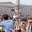 Piazza San Pietro, 100 mila scout da Papa Francesco: "Costruite ponti non muri"03