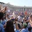 Piazza San Pietro, 100 mila scout da Papa Francesco: "Costruite ponti non muri"06