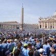 Piazza San Pietro, 100 mila scout da Papa Francesco: "Costruite ponti non muri"07