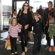 Brad Pitt, Angelina Jolie e famiglia vacanze in Francia04