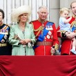 Principe William posa come Carlo: figlioletto George in braccio FOTO 7