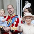 Principe William posa come Carlo: figlioletto George in braccio FOTO 12