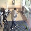 VIDEO Youtube: nonna al volante sfonda la vetrina, terrore al centro commerciale