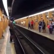 VIDEO YouTube - Prova a saltare da una banchina all'altra della metro ma...7