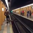 VIDEO YouTube - Prova a saltare da una banchina all'altra della metro ma...6