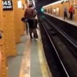 VIDEO YouTube - Prova a saltare da una banchina all'altra della metro ma...3