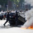 Parigi, tassisti in rivolta contro Uber, uova anche sull'auto di Courtney Love 11