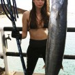 Valentine Thomas, sexy pescatrice con la fiocina insultata su Fb: "Assassina"02