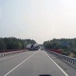 VIDEO YouTube - Sembra scena Final Destination: camion sbanda e... 02