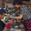 Cina, 16enne autistica incatenata per 5 anni in una gabbia di legno