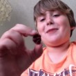 Ragazzino di 9 anni mangia il peperoncino più piccante del mondo e.. (4)
