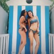 Aurora Ramazzotti con Sara Daniele: il seno sguscia via dal bikini...FOTO