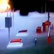 VIDEO YouTube - Camion distrugge distributore: l'esplosione è violentissima 02