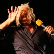 Beppe Grillo da Atene: "Potere al popolo e non alle banche"