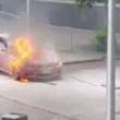 Gb, auto in fiamme al distributore5